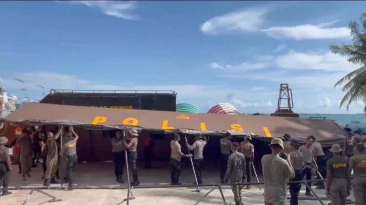 Sat Brimob Polda PBD Gerak Cepat Bantu Korban Bencana Kebakaran