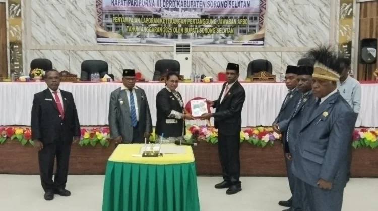 Serahkan Materi LKPJ, Bupati Petronela Harapkan Koreksi dan Masukan DPRD