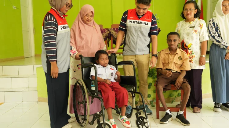 Pertamina Patra Niaga Kilang Kasim Berbagi Keceriaan Bersama Murid SLB Sorong