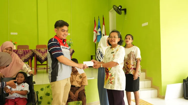 Pertamina Patra Niaga Kilang Kasim Berbagi Keceriaan Bersama Murid SLB Sorong