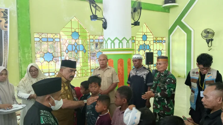 Peringati Hari Assyuro, PHBI dan Pemkab Raja Ampat Santuni 75 Anak Yatim