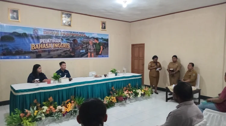 Dispar Raja Ampat Bekali 40 Pelaku Usaha Wisata Kemampuan Bahasa Inggris