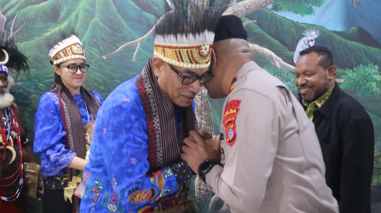 Brigjen Pol. Audie Sonny Latuheru Disambut Meriah saat Tiba di Bumi Kasuari