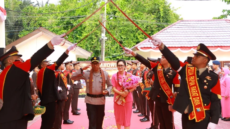 Sambut Kapolda Baru, Polda PBD Laksanakan  Farewell and Welcome Parade