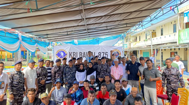 Guskamla Koarmada III Lakukan Baksos dan Bakkes Bagi Masyarakat Kampung Nelayan