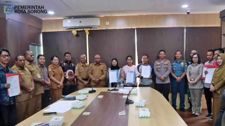 Serahkan PBG dan BPHTB Gratis, Wali Kota Sorong Minta Verifikasi Diperketat