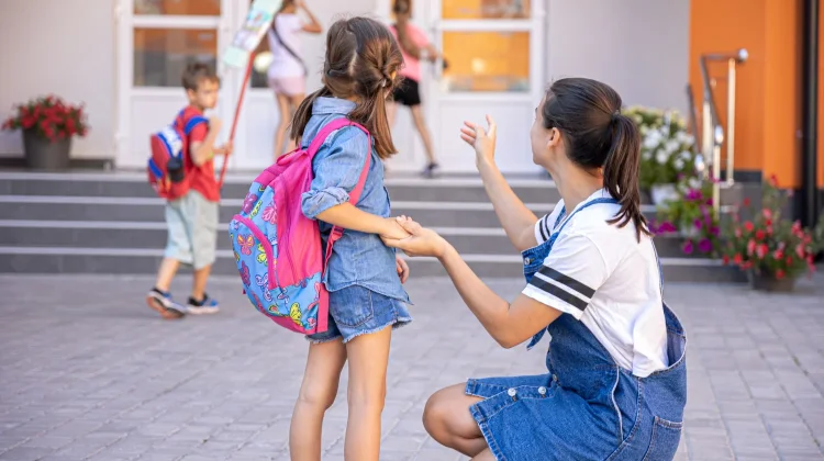 Jangan Abaikan Tanda Anak Cemas Memasuki Lingkungan Sekolah Baru