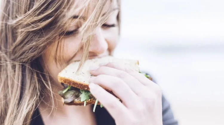 Cara Generasi Sandwich Mengelola Keuangan Dua Generasi