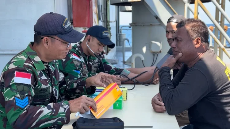 Tindaklanjuti Arahan Pangkoarmada III, Kri Teluk Wondama-527 Melaksanakan Baksos