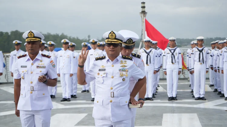 Dansatfib Koarmada III Pimpin Sertijab Komandan KRI Teluk Weda-526