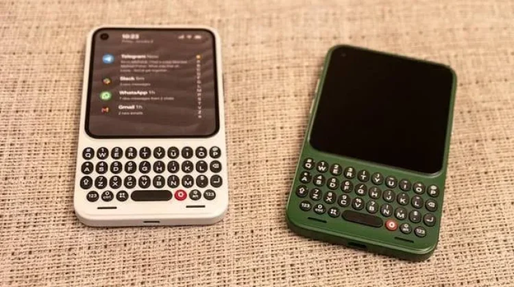 Clicks Communicator: Smartphone Android Gaya BlackBerry