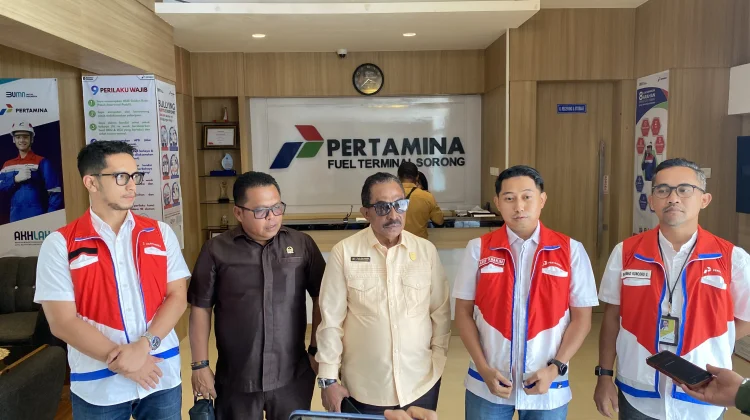 Pertamina Bantah Isu Pajak Mati, Panic Buying Diduga Sebabkan Antrean BBM di Sorong