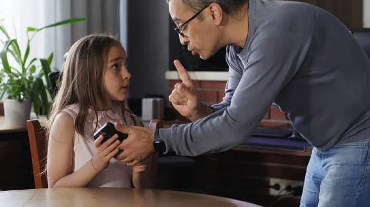 Tantangan Orang Tua Modern: Menerapkan Positive Parenting tanpa Gawai