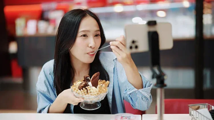 Dampak Review Jujur Food Vlogger Bagi Usaha Kuliner