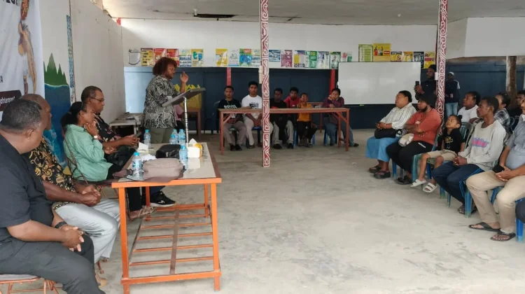 Senator Paul Fincen Mayor Beri Bantuan Dana Kepada 30 Orang UMKM