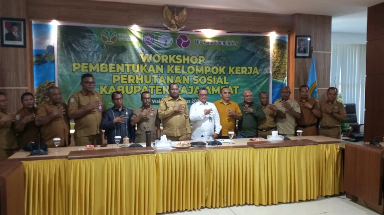 PKPRA dan Pemkab Raja Ampat Dorong Pembentukan Pokja Perhutanan Sosial