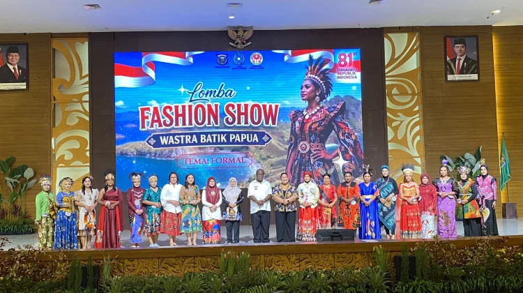 Dibuka Bupati Sorong Johny Kamuru, 40 Peserta Tampilkan Pesona Wastra Batik Papua
