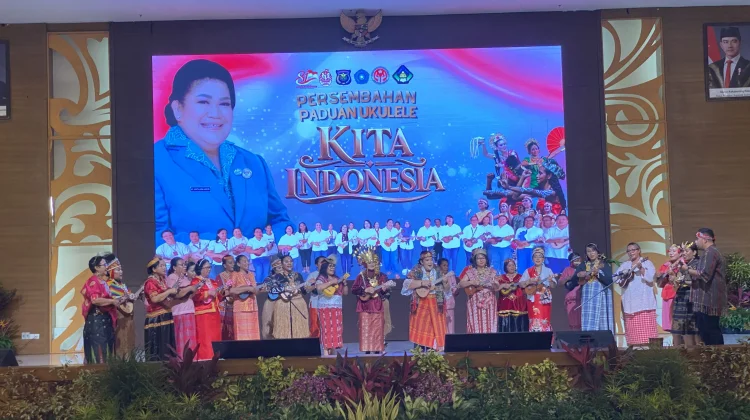 Meriahkan Hari Anak, Junita Linda Kamuru Pimpin Penampilan Ukulele TP PKK Sorong