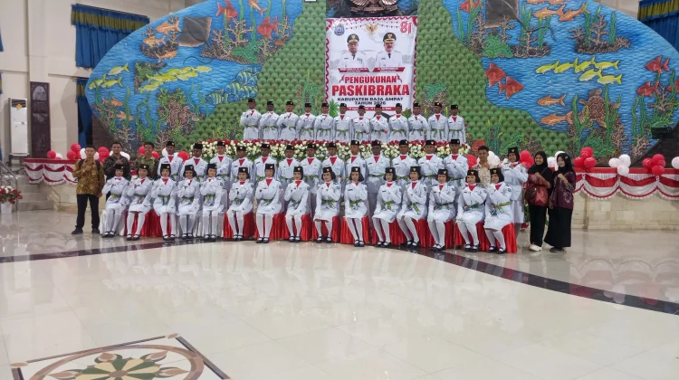 Bupati Raja Ampat Kukuhkan 40 Anggota Paskibraka