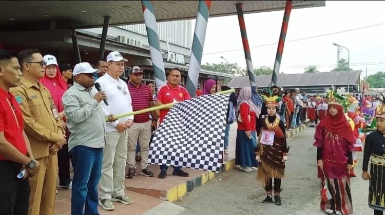 Meriahkan HUT RI, Wali Kota Sorong Lepas Jalan Kreasi Tingkat Sekolah