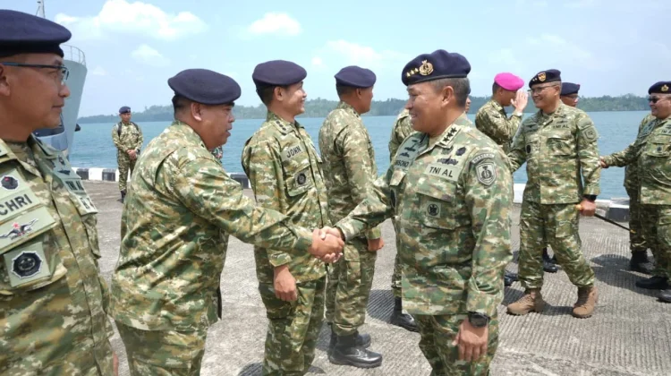 Koarmada III Terima Courtesy Call Inspektur Jenderal TNI Angkatan Laut