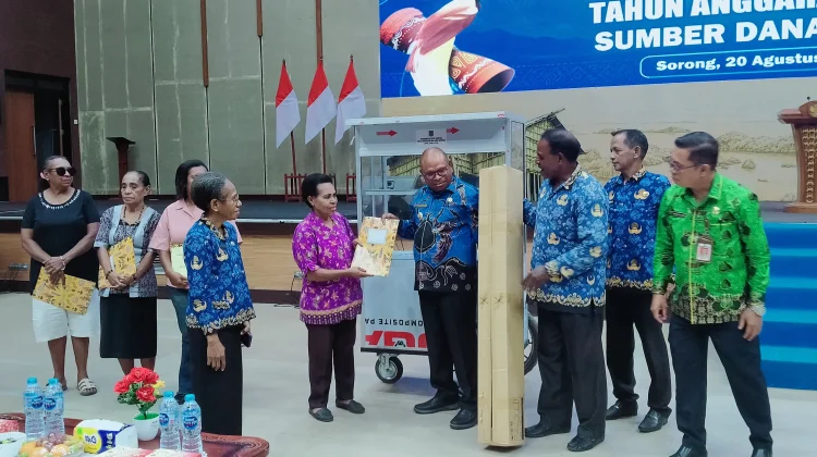 Pemkot Sorong Berikan Bantuan Kepada 228 UMKM