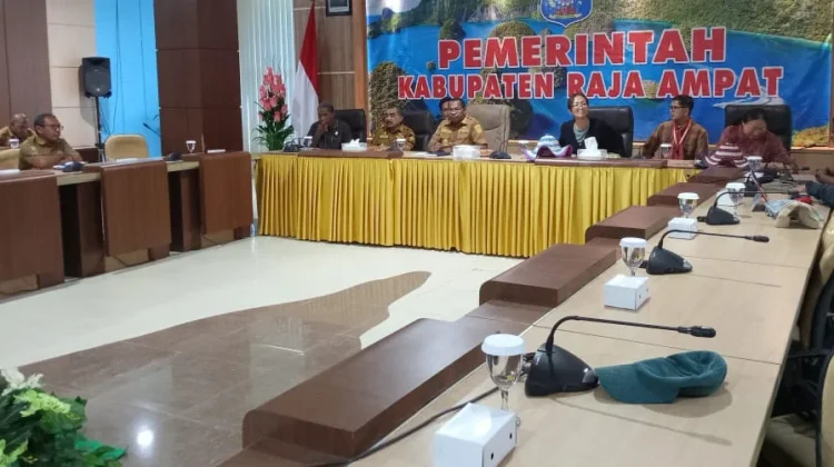 Tim Evaluator UNESCO Evaluasi Status Global Geopark Raja Ampat