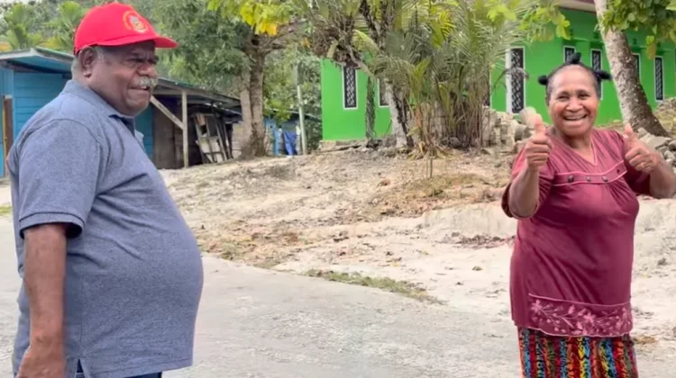 Akses Jalan Rusak, Distribusi Hasil Kebun Warga Wayer dan Moswaren Terkendala