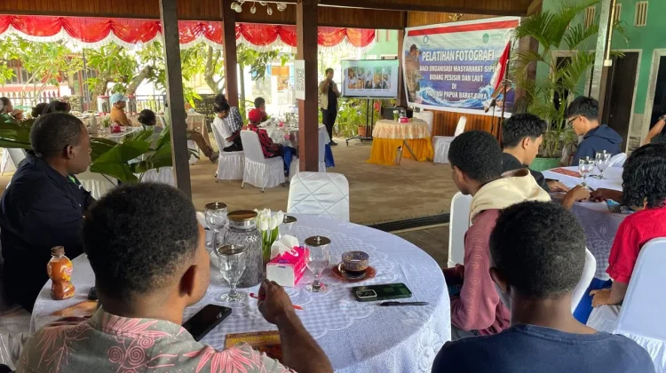 Perkuat Suara Konservasi, OMS Papua Barat Daya Belajar Videografi dan Siaran Pers