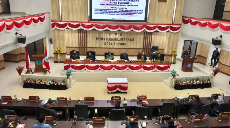 Wali Kota Sorong Tanggapi Pandangan Fraksi DPRD soal APBD 2025