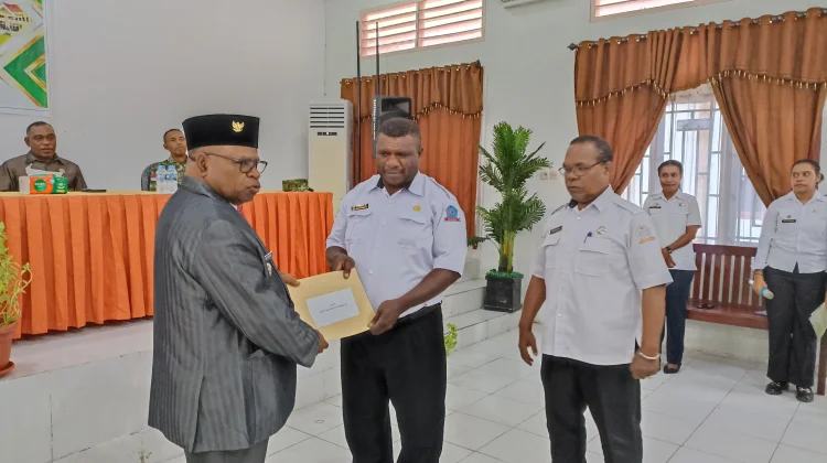 Wakil Bupati Yohan Bodory Lantik Pejabat Administrator dan Pengawasan di Sorsel