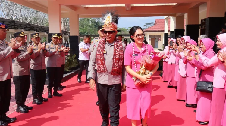 Tradisi Penyambutan dan Pelepasan Warnai Pergantian Kepemimpinan Kapolda PBD