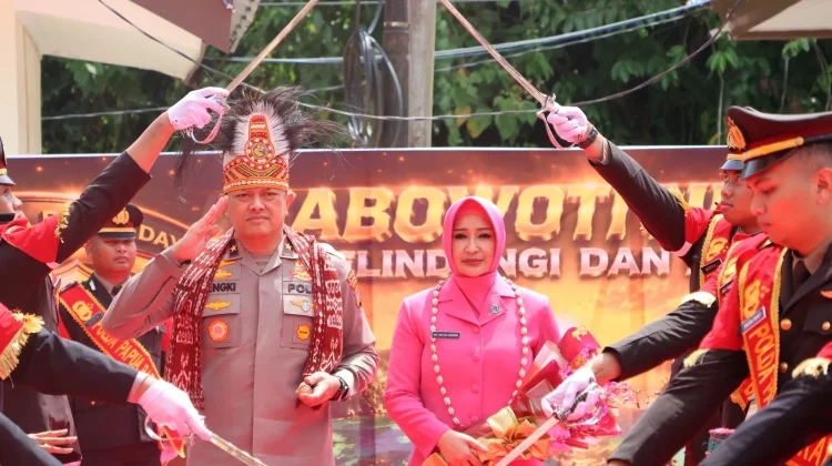 Tradisi Penyambutan dan Pelepasan Warnai Pergantian Kepemimpinan Kapolda PBD