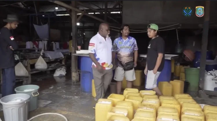 Kepala DLH PBD Kelly Kambu Dorong Ampas Tahu Jadi Pakan Maggot