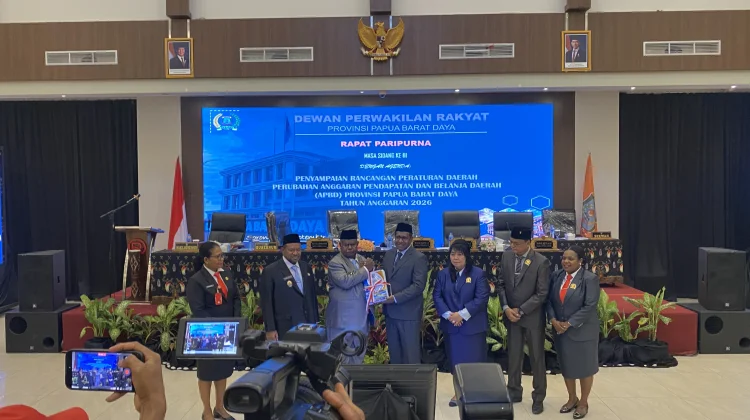 Gubernur Elisa Kambu Minta DPRP Perkuat Pengawasan APBD PBD