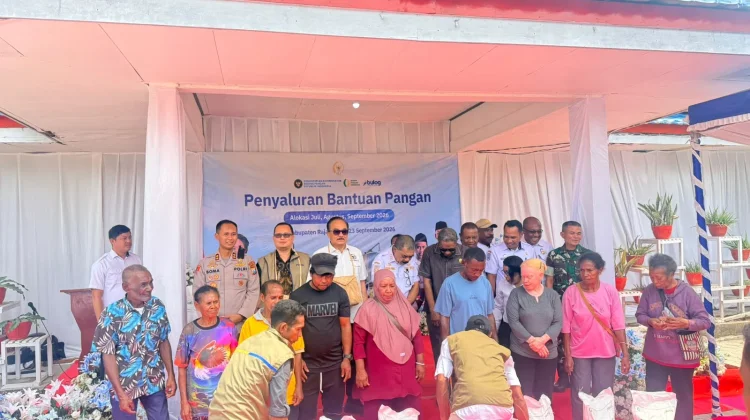 Bulog Salurkan 264,6 Ton Beras Bantuan Pangan di Raja Ampat