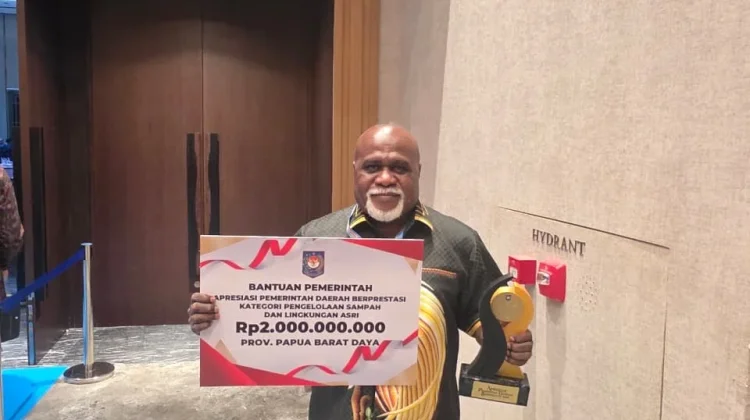 Buat Sampah Bernilai, Inovasi Kelly Kambu Bawa PBD Raih Penghargaan Kemendagri