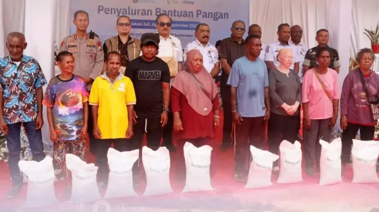 RJK Kawal Penyaluran 75,9 Ton Beras Bantuan Pangan di Distrik Waisai