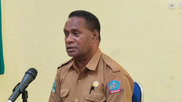 Disnakertrans Sorong Selatan Tutup Pelatihan Kerja Bagi OAP, Beri Bantuan Laptop