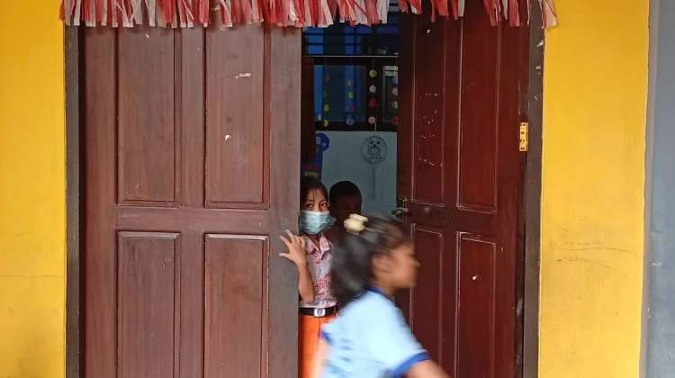 Lindungi Siswa dari Kabut Asap, SD Negeri 21 Sorong Terapkan Penggunaan Masker