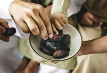 Cara Berbuka yang Benar agar Tidak Kaget