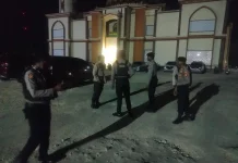 Polres Sorong Selatan Melakukan Pengamanan Salat Tarawih di Masjid