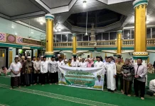 Gubernur Elisa Kambu Safari Ramadan di Masjid Miftahurrahmah Sorong