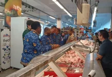 Pantau Harga, Ahmad Nausrau Pastikan Stok Bahan Pokok Aman jelang Lebaran