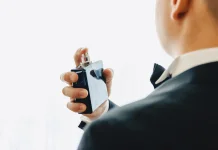 5 Cara Pakai Parfum Biar Wanginya Tahan Seharian, Jangan Digosok!