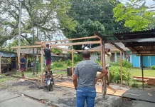 Kapolresta Sorong Kota Bangun Kembali Pangkalan Ojek dan Tempat Usaha Warga Lido