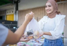 Kegiatan Berbagi Takjil yang Semakin Populer saat Ramadan