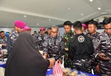 Danpasmar 3 Hadiri Bazar Ramadhan TNI AL di Sorong