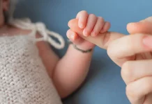 Tren "Om, Tante Jangan Cium Aku Dulu Ya", Benarkah Berbahaya Bagi  Bayi?