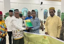 Pemerintah Sorong Selatan Berbagi Kasih dengan Umat Muslim Kokoda